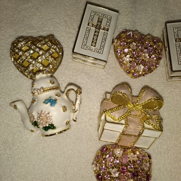 NWT Beautiful Home Decor/Table Decor - Picture 3 of 6